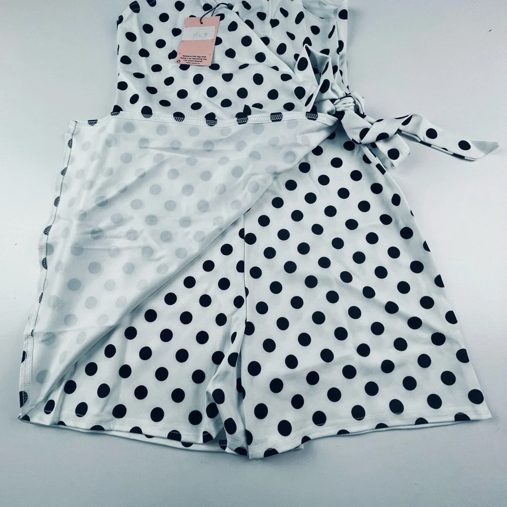 WRAP TIE SKORT POLKA DOT PLAYSUIT
Colour. WHITE - Picture 2 of 5